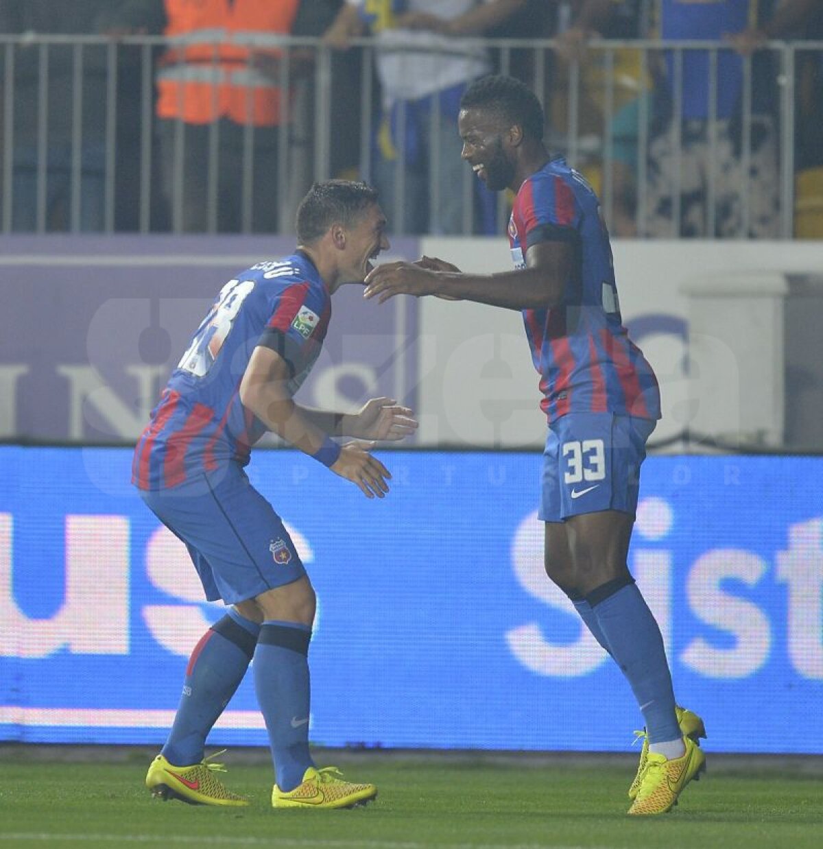 FOTO şi VIDEO Steaua învinge Petrolul cu 3-2, după un meci cu de toate! Roş-albaştrii rămîn lideri în Liga 1