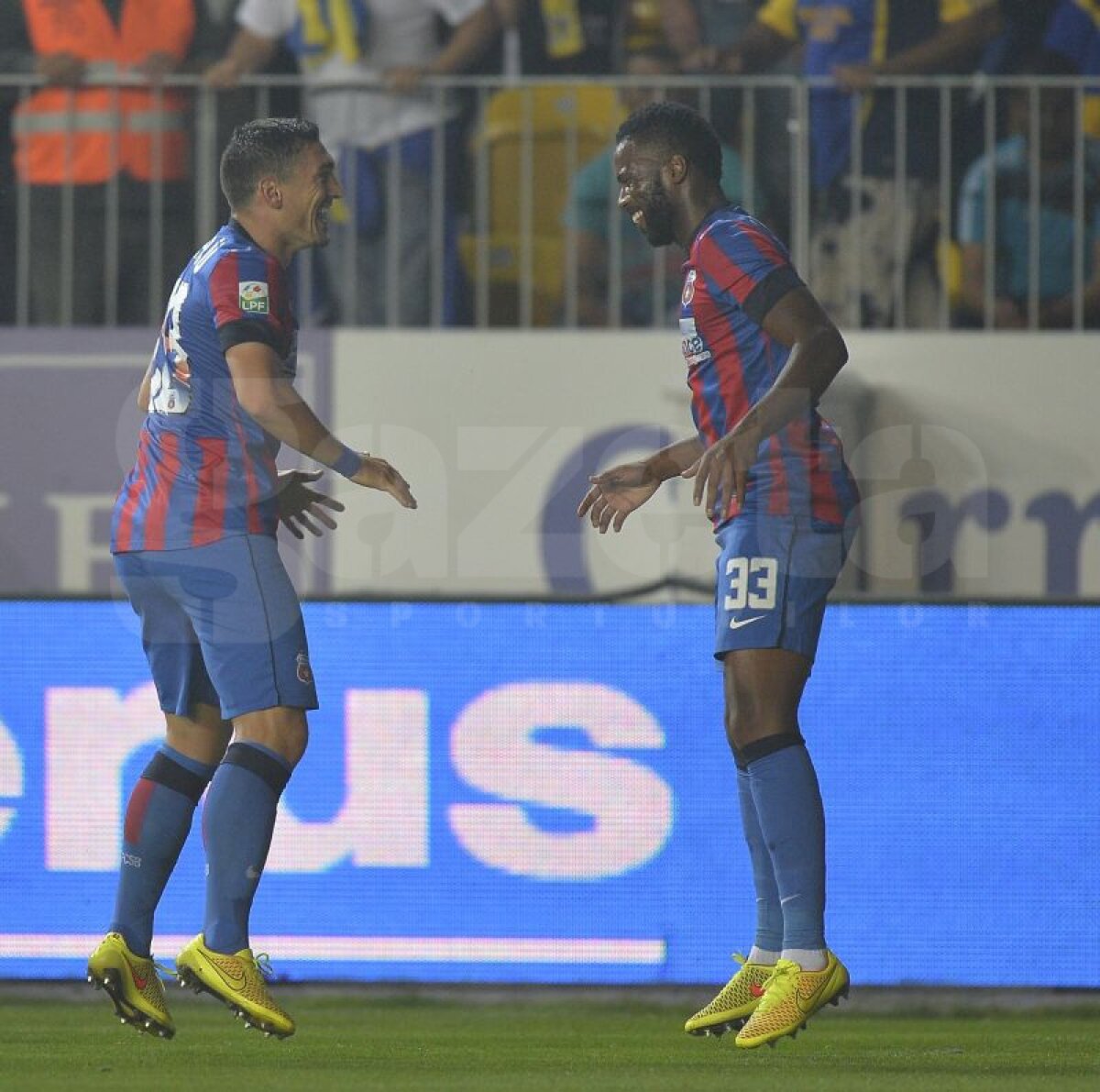 FOTO şi VIDEO Steaua învinge Petrolul cu 3-2, după un meci cu de toate! Roş-albaştrii rămîn lideri în Liga 1