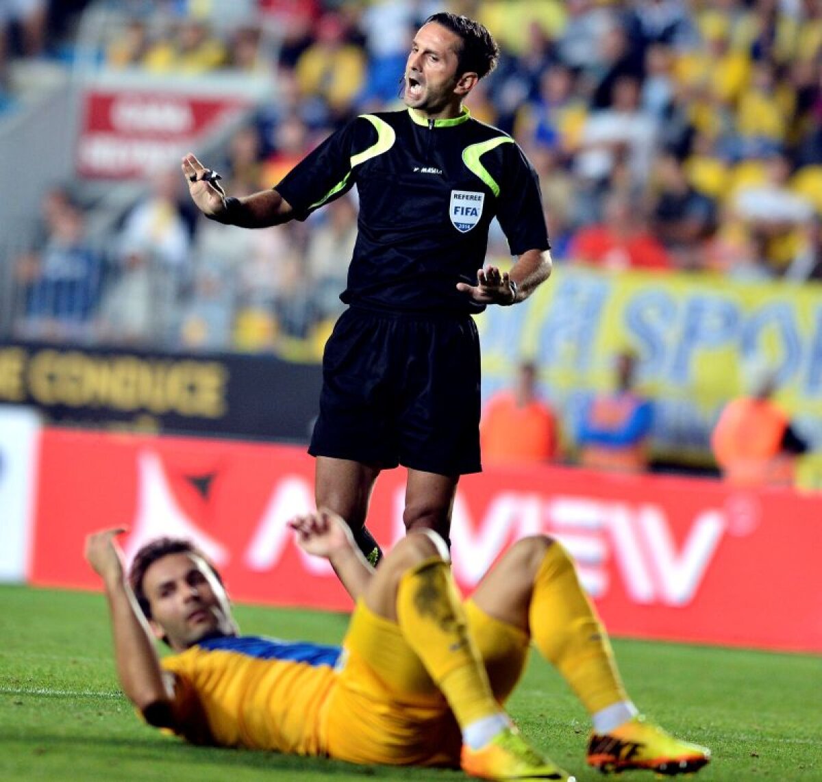 Ameninţat de ploieşteni » Banner şocant al fanilor Petrolului la adresa arbitrului Sebastian Colţescu!