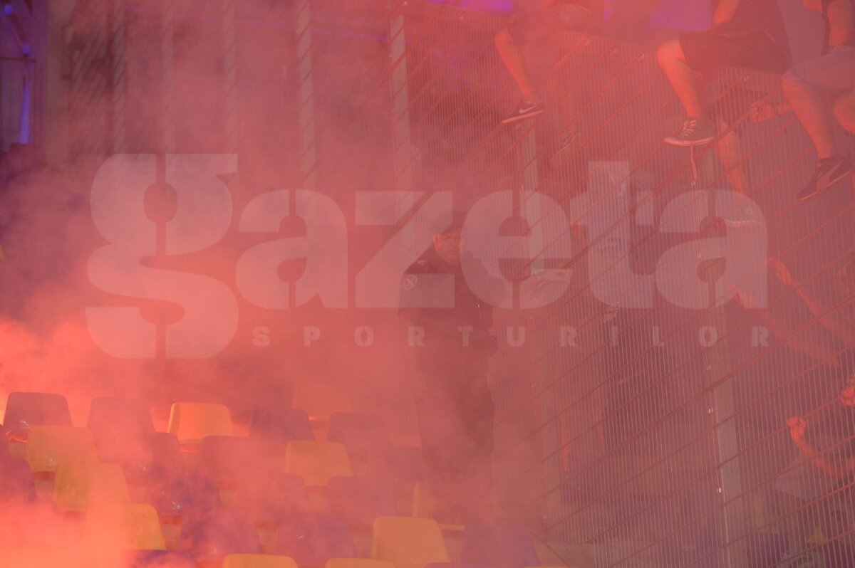 FOTO Belgrad? Nu, Ploieşti! » Atmosferă incendiară în tribune la Petrolul - Steaua