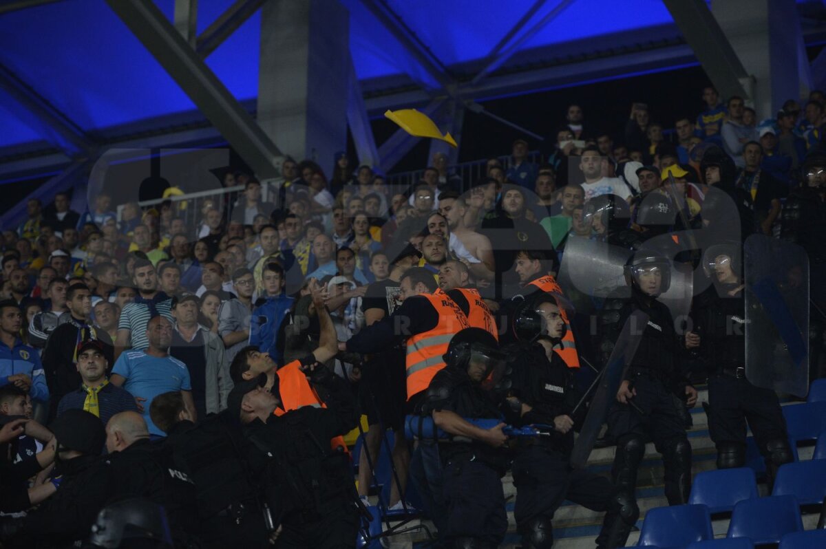 FOTO Belgrad? Nu, Ploieşti! » Atmosferă incendiară în tribune la Petrolul - Steaua