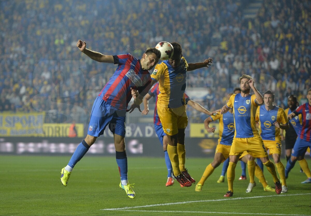 FOTO şi VIDEO Steaua învinge Petrolul cu 3-2, după un meci cu de toate! Roş-albaştrii rămîn lideri în Liga 1