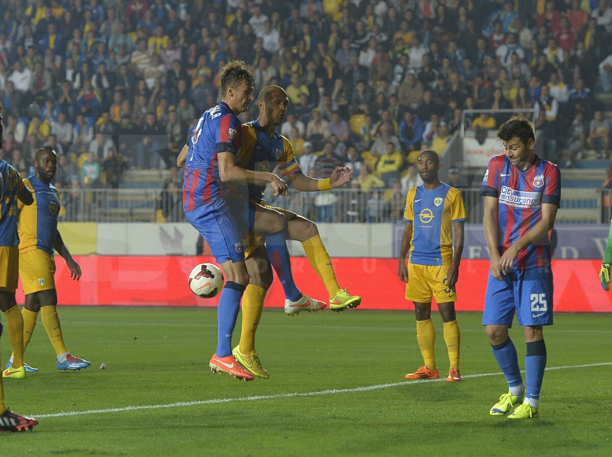 FOTO şi VIDEO Steaua învinge Petrolul cu 3-2, după un meci cu de toate! Roş-albaştrii rămîn lideri în Liga 1