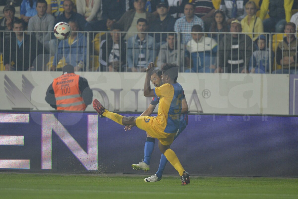 FOTO şi VIDEO Steaua învinge Petrolul cu 3-2, după un meci cu de toate! Roş-albaştrii rămîn lideri în Liga 1