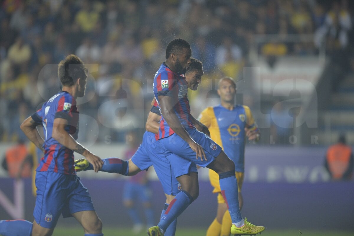 FOTO şi VIDEO Steaua învinge Petrolul cu 3-2, după un meci cu de toate! Roş-albaştrii rămîn lideri în Liga 1