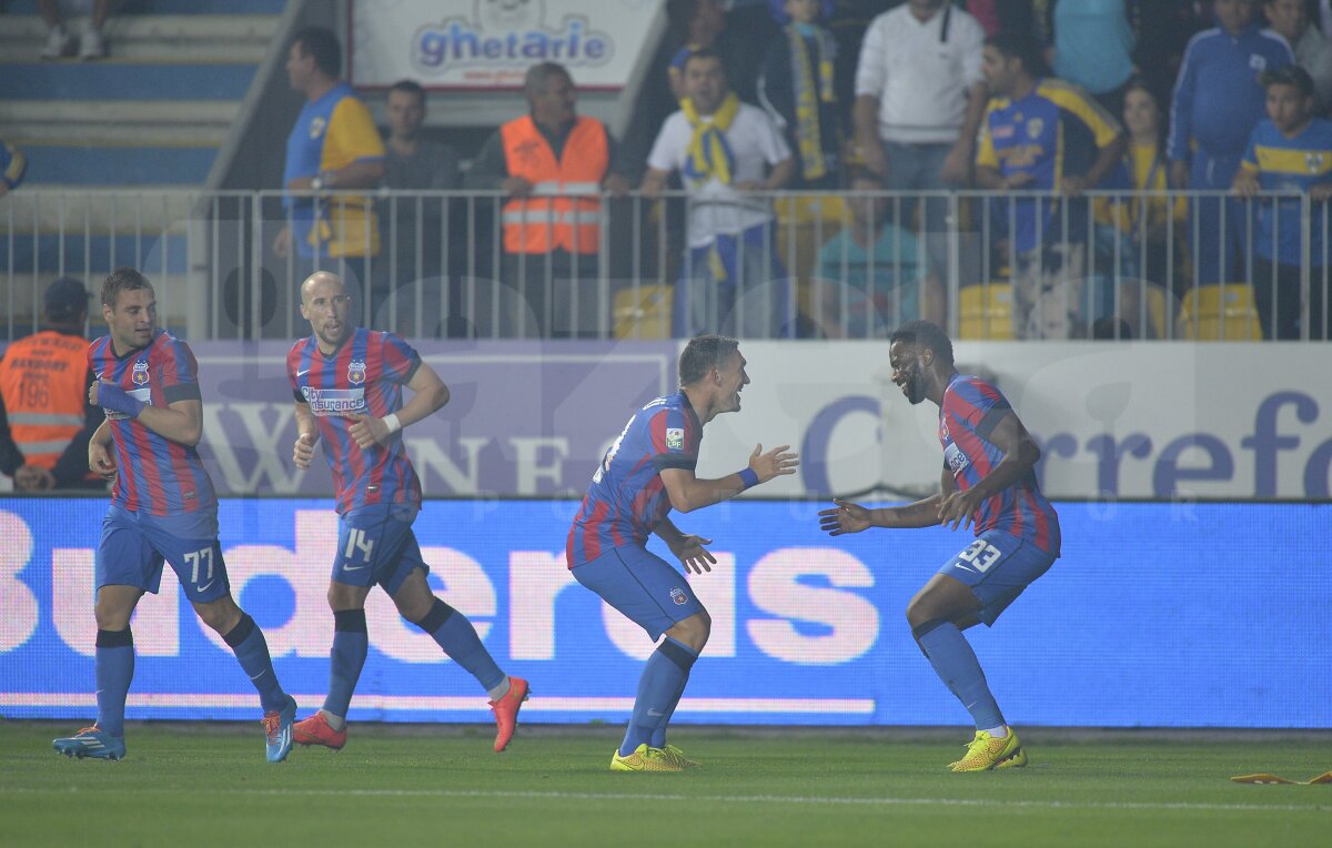 FOTO şi VIDEO Steaua învinge Petrolul cu 3-2, după un meci cu de toate! Roş-albaştrii rămîn lideri în Liga 1