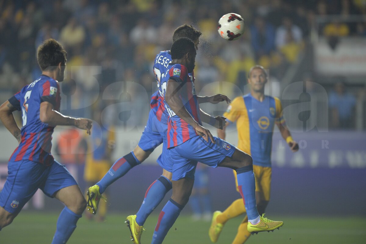 FOTO şi VIDEO Steaua învinge Petrolul cu 3-2, după un meci cu de toate! Roş-albaştrii rămîn lideri în Liga 1