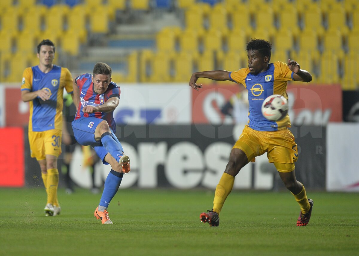 FOTO şi VIDEO Steaua învinge Petrolul cu 3-2, după un meci cu de toate! Roş-albaştrii rămîn lideri în Liga 1