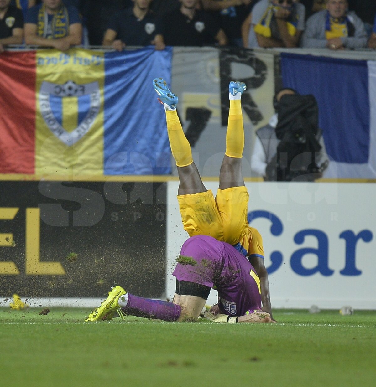 FOTO şi VIDEO Steaua învinge Petrolul cu 3-2, după un meci cu de toate! Roş-albaştrii rămîn lideri în Liga 1