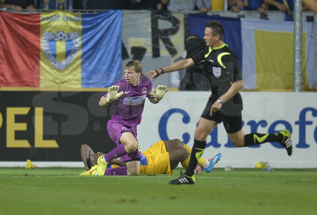 FOTO şi VIDEO Steaua învinge Petrolul cu 3-2, după un meci cu de toate! Roş-albaştrii rămîn lideri în Liga 1