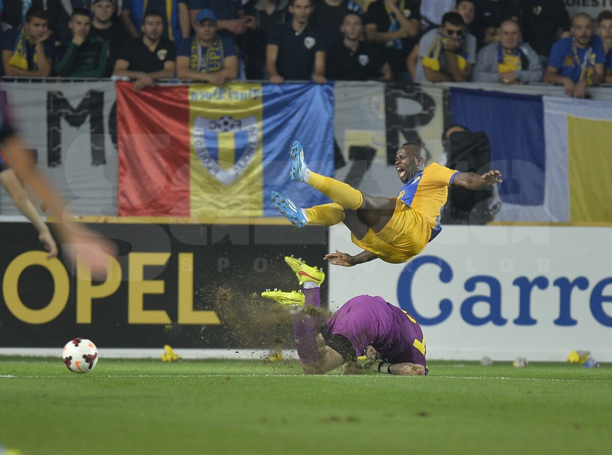 FOTO şi VIDEO Steaua învinge Petrolul cu 3-2, după un meci cu de toate! Roş-albaştrii rămîn lideri în Liga 1