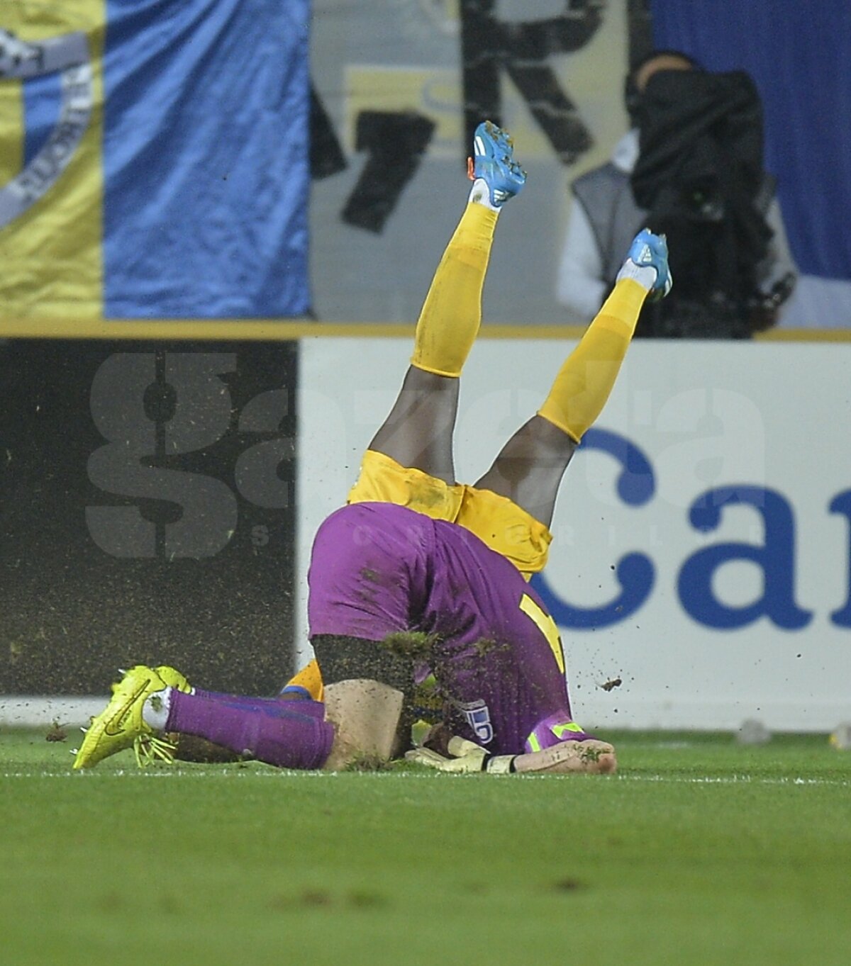 FOTO şi VIDEO Steaua învinge Petrolul cu 3-2, după un meci cu de toate! Roş-albaştrii rămîn lideri în Liga 1