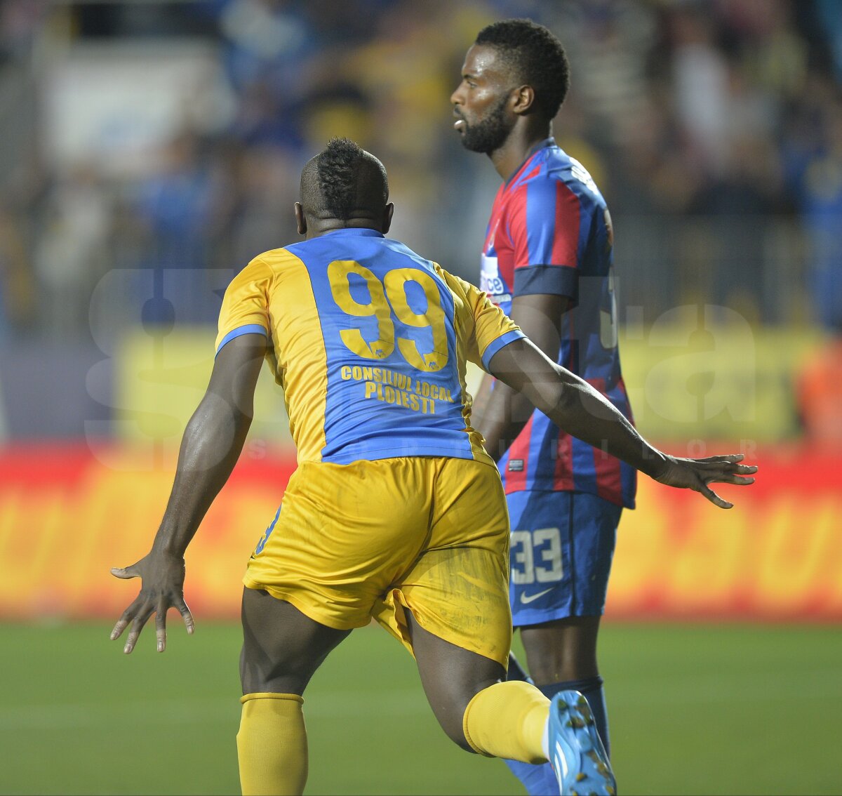 FOTO şi VIDEO Steaua învinge Petrolul cu 3-2, după un meci cu de toate! Roş-albaştrii rămîn lideri în Liga 1