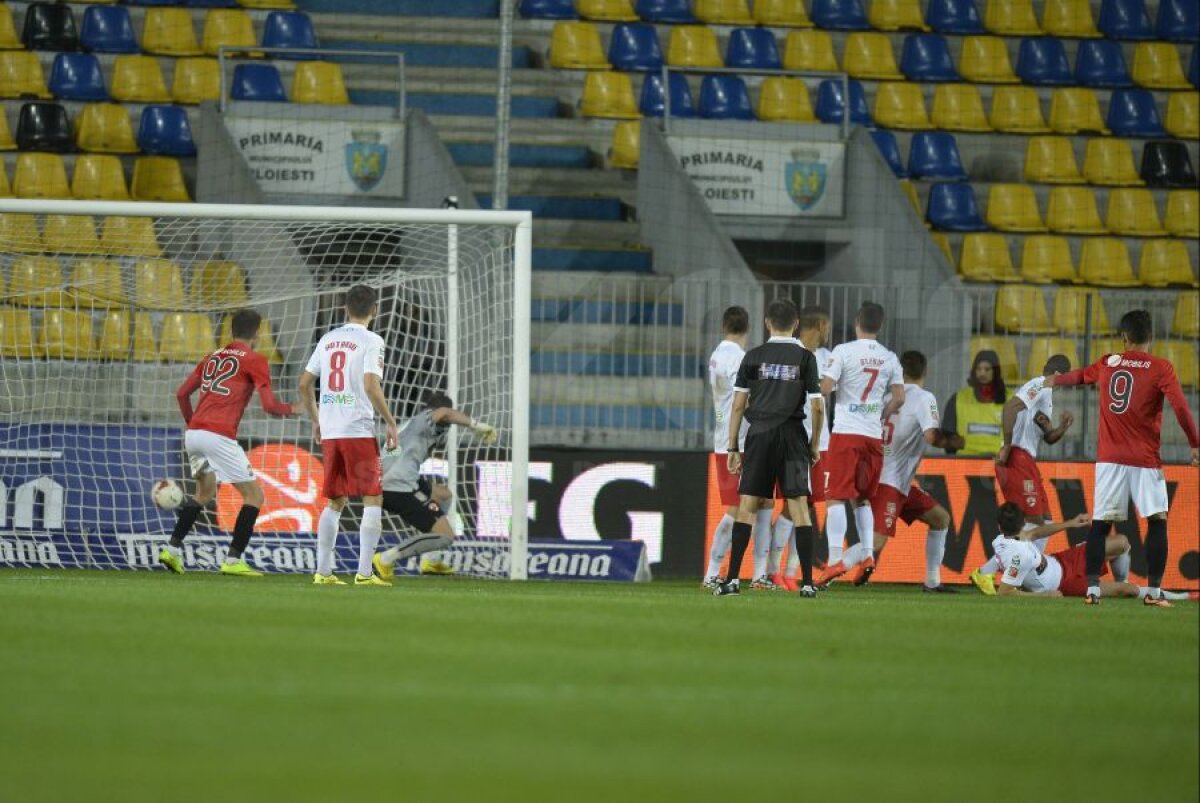 FOTO Nebunie pe ”Ilie Oană” » Fortuna Cîmpina a sperat 91 de minute la o minune, dar a fost spulberată de Dinamo în prelungiri