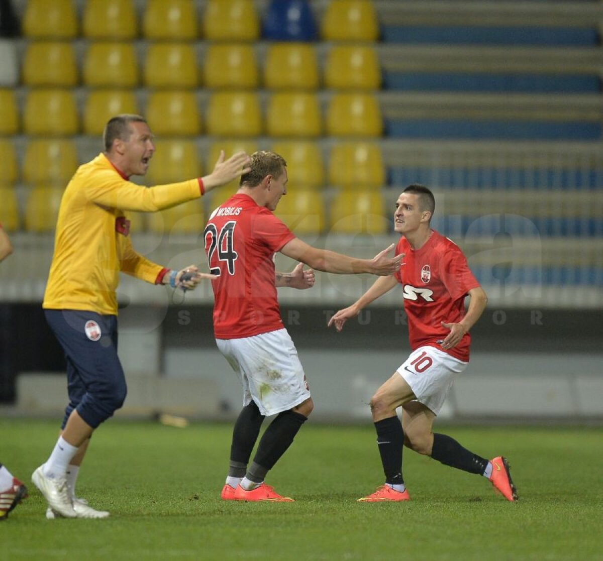 FOTO Nebunie pe ”Ilie Oană” » Fortuna Cîmpina a sperat 91 de minute la o minune, dar a fost spulberată de Dinamo în prelungiri