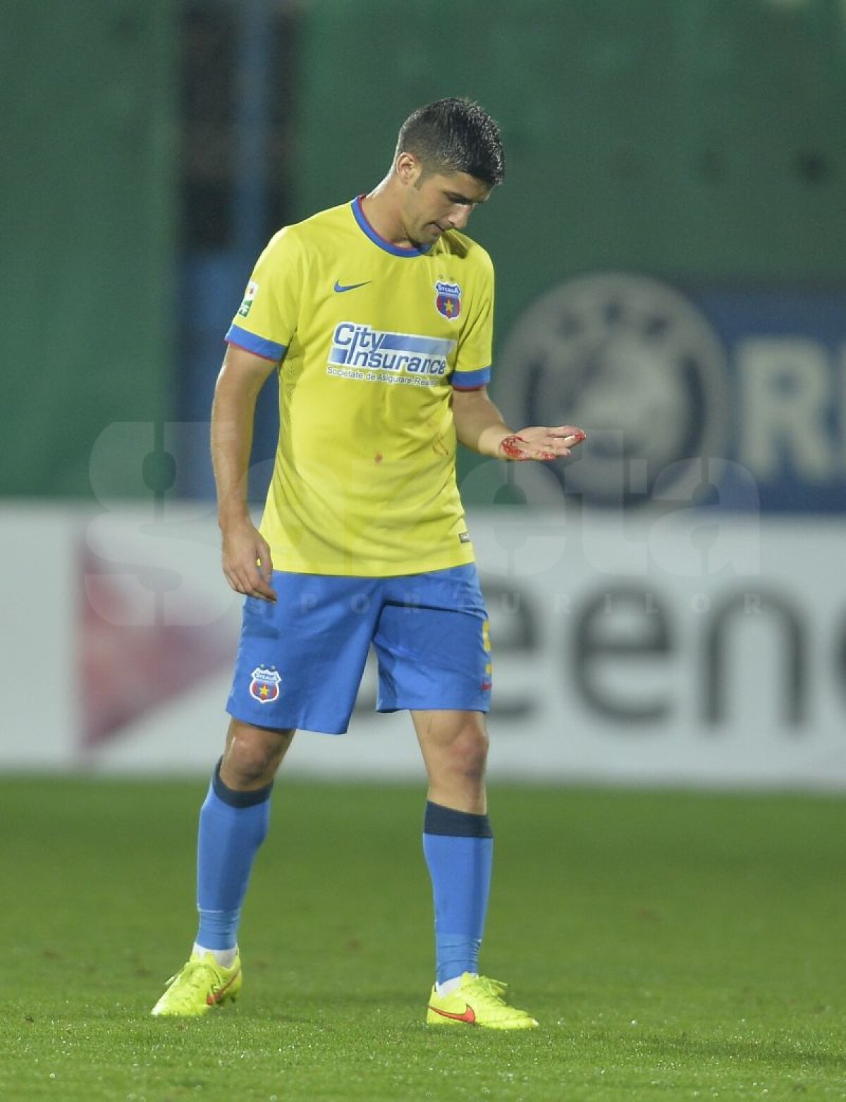 FOTO Steaua a avut nevoie de un om în plus pentru a trece de ACS Berceni în "şaisprezecimile" Cupei