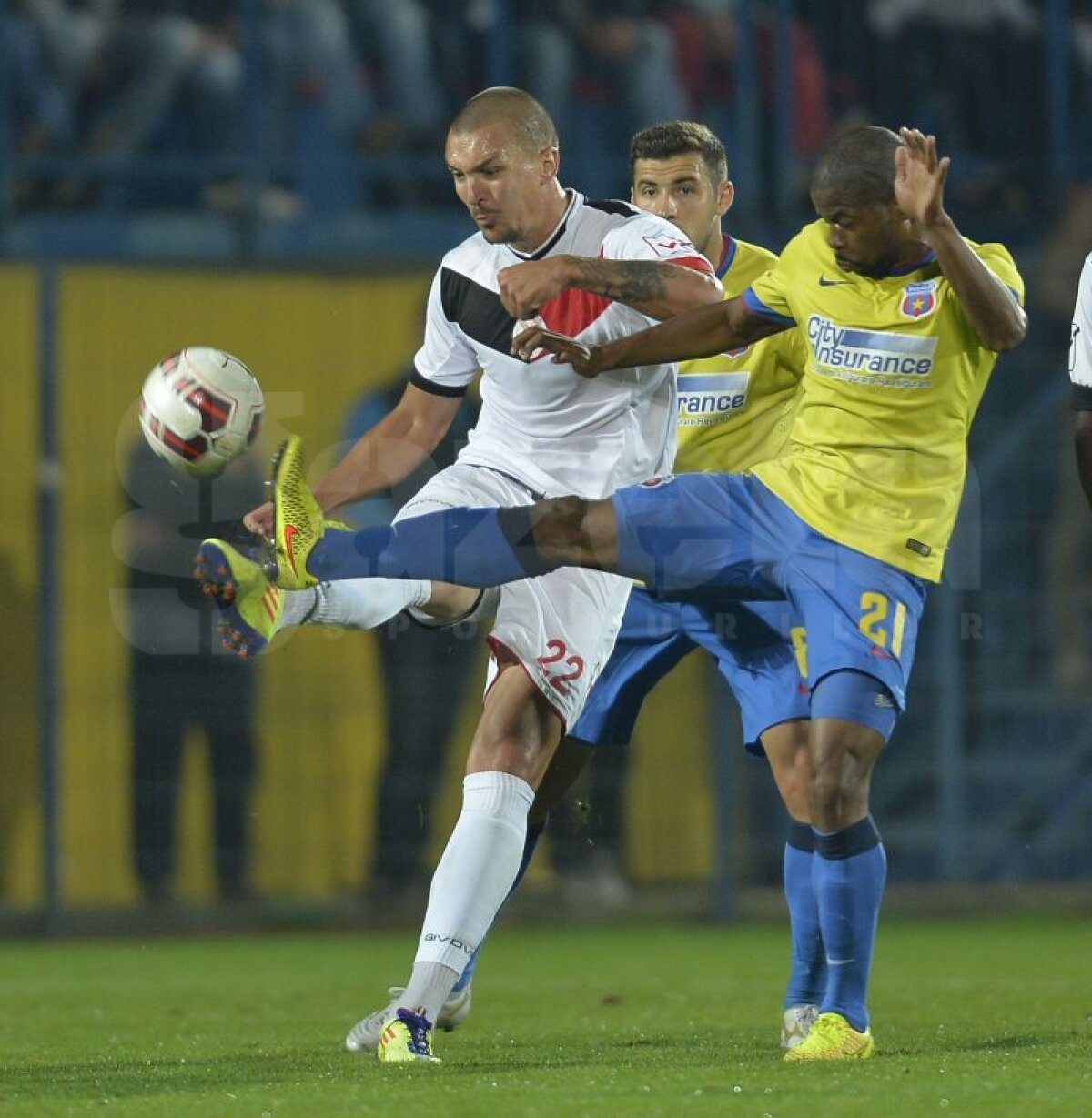 FOTO Steaua a avut nevoie de un om în plus pentru a trece de ACS Berceni în "şaisprezecimile" Cupei