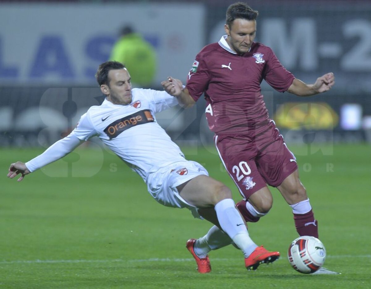 VIDEO+FOTO Prea buni şi în zece » Dinamo s-a distrat în Giuleşti, 3-0 cu Rapid, deşi a jucat aproape tot meciul în inferioritate