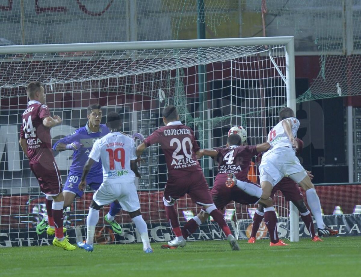 VIDEO+FOTO Prea buni şi în zece » Dinamo s-a distrat în Giuleşti, 3-0 cu Rapid, deşi a jucat aproape tot meciul în inferioritate