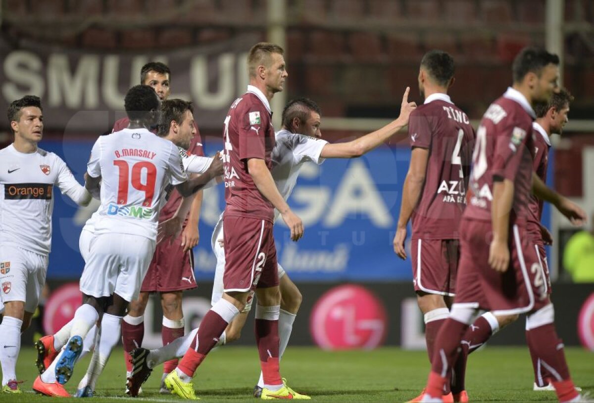 VIDEO+FOTO Prea buni şi în zece » Dinamo s-a distrat în Giuleşti, 3-0 cu Rapid, deşi a jucat aproape tot meciul în inferioritate