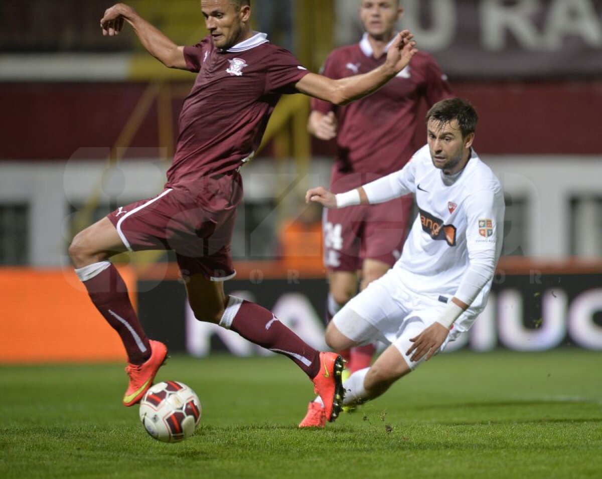 VIDEO+FOTO Prea buni şi în zece » Dinamo s-a distrat în Giuleşti, 3-0 cu Rapid, deşi a jucat aproape tot meciul în inferioritate