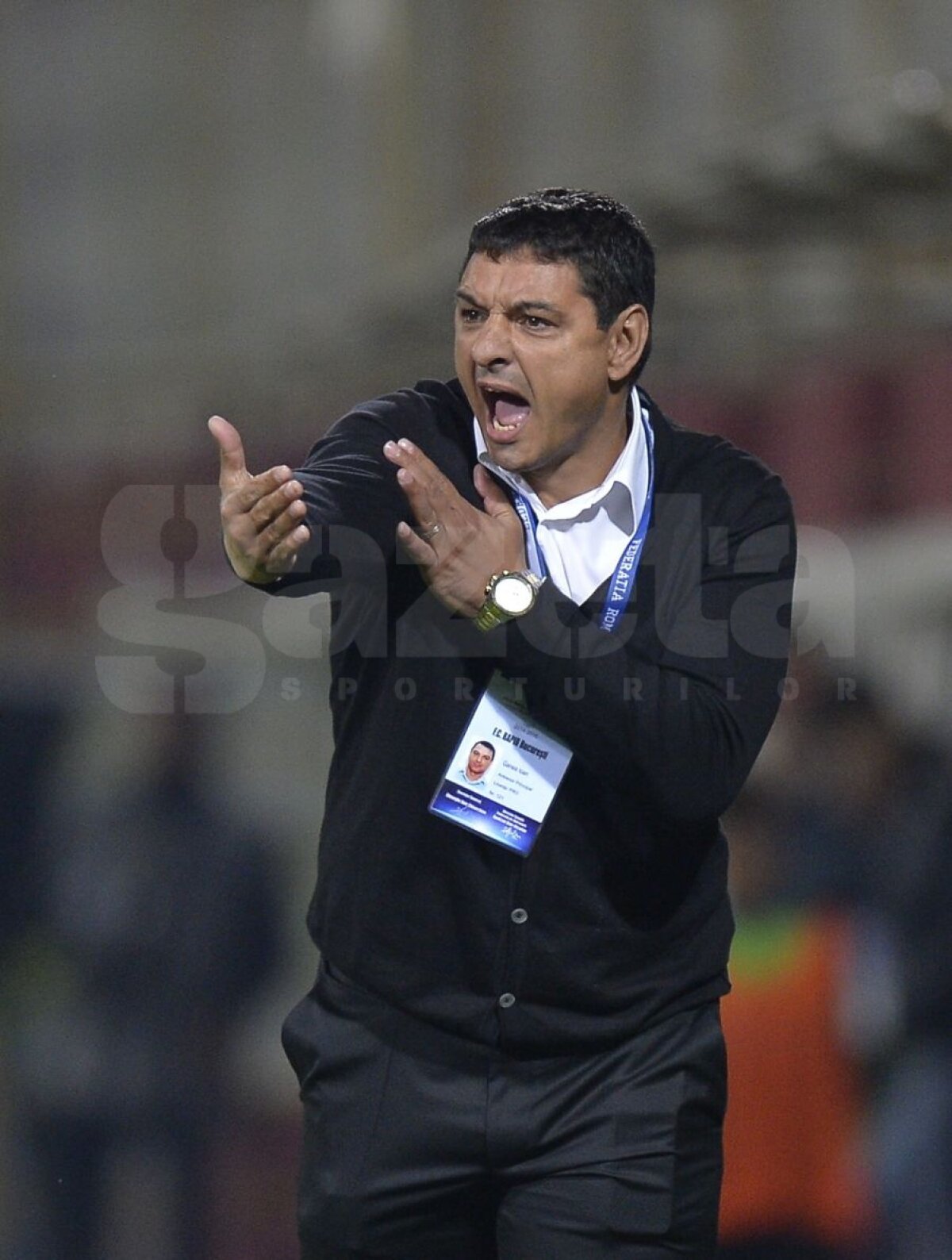 VIDEO+FOTO Prea buni şi în zece » Dinamo s-a distrat în Giuleşti, 3-0 cu Rapid, deşi a jucat aproape tot meciul în inferioritate