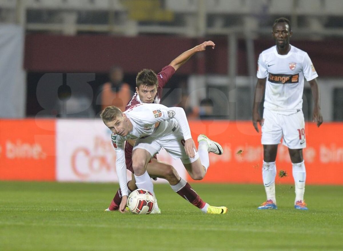 VIDEO+FOTO Prea buni şi în zece » Dinamo s-a distrat în Giuleşti, 3-0 cu Rapid, deşi a jucat aproape tot meciul în inferioritate