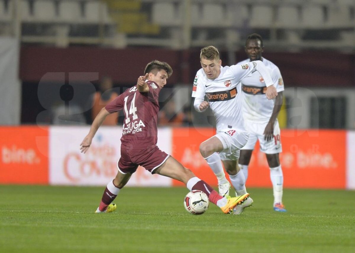 VIDEO+FOTO Prea buni şi în zece » Dinamo s-a distrat în Giuleşti, 3-0 cu Rapid, deşi a jucat aproape tot meciul în inferioritate