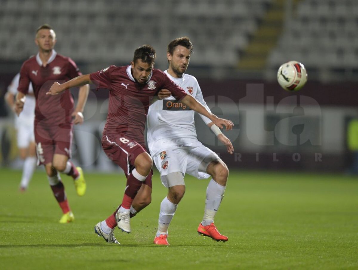 VIDEO+FOTO Prea buni şi în zece » Dinamo s-a distrat în Giuleşti, 3-0 cu Rapid, deşi a jucat aproape tot meciul în inferioritate