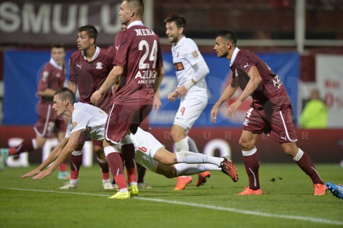 VIDEO+FOTO Prea buni şi în zece » Dinamo s-a distrat în Giuleşti, 3-0 cu Rapid, deşi a jucat aproape tot meciul în inferioritate