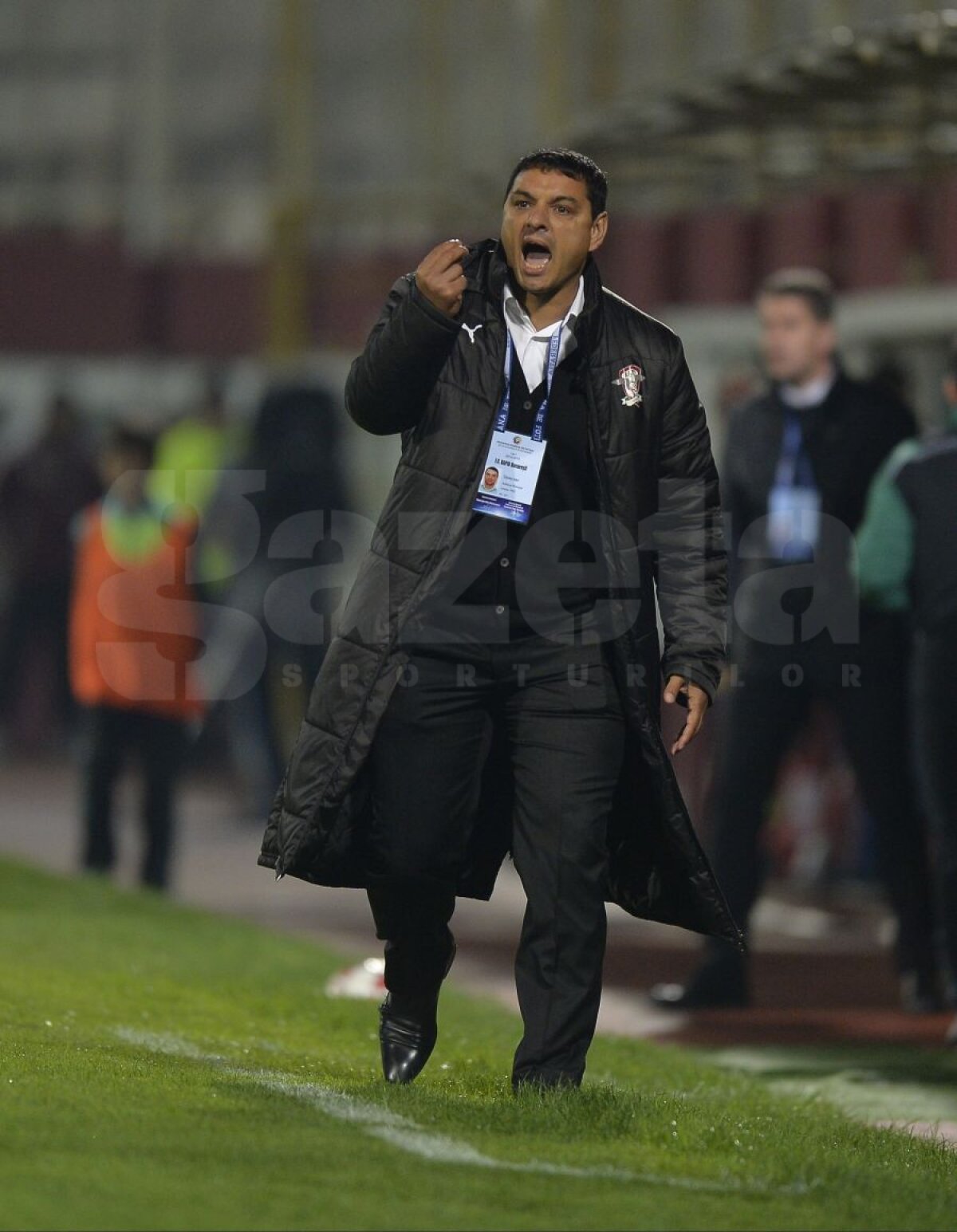 VIDEO+FOTO Prea buni şi în zece » Dinamo s-a distrat în Giuleşti, 3-0 cu Rapid, deşi a jucat aproape tot meciul în inferioritate