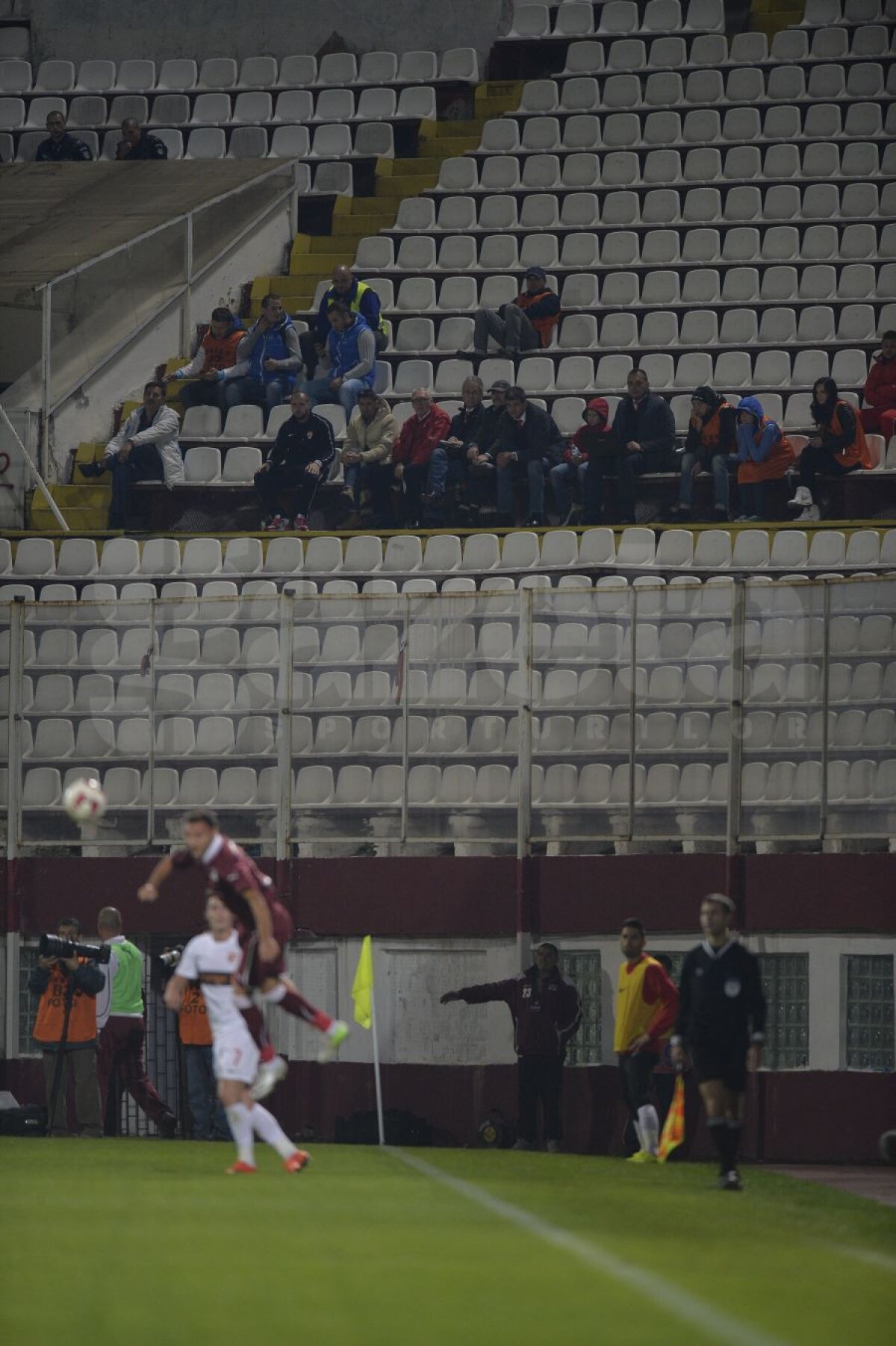 VIDEO+FOTO Prea buni şi în zece » Dinamo s-a distrat în Giuleşti, 3-0 cu Rapid, deşi a jucat aproape tot meciul în inferioritate