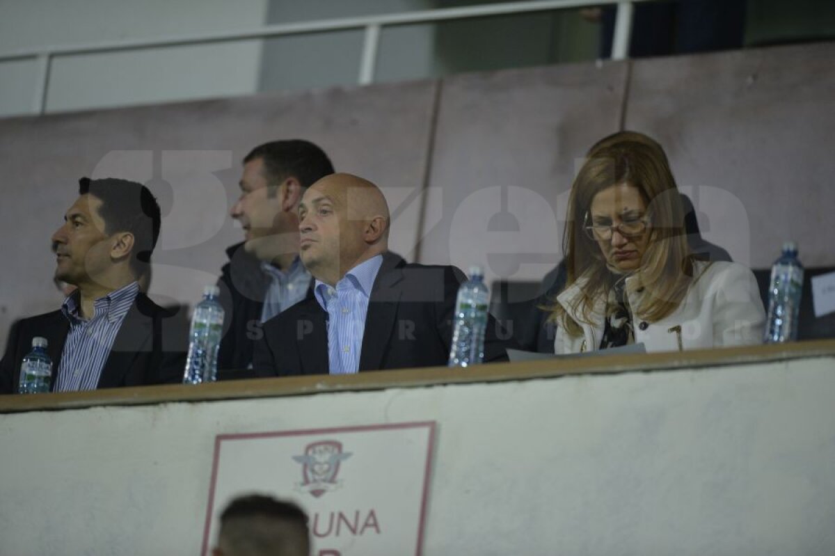 VIDEO+FOTO Prea buni şi în zece » Dinamo s-a distrat în Giuleşti, 3-0 cu Rapid, deşi a jucat aproape tot meciul în inferioritate