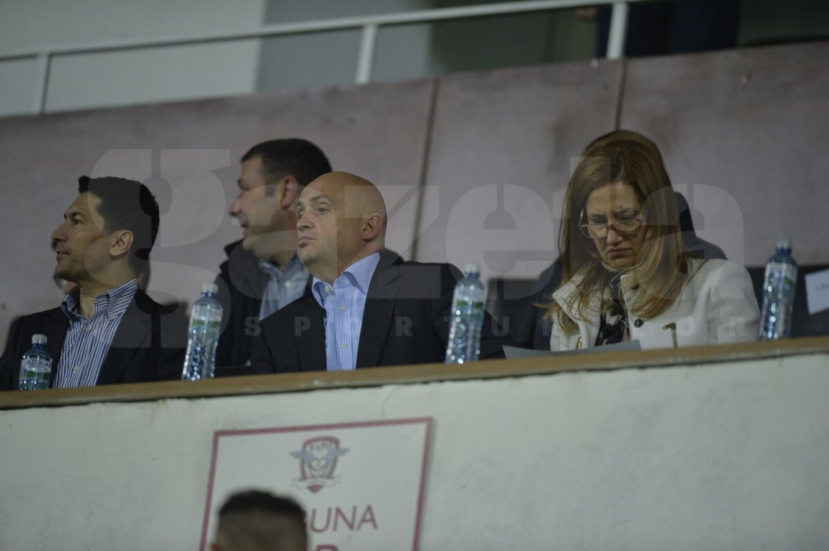 FOTO Rapidiştii şi-au ironizat rivalii, dinamoviştii au lipsit de pe stadion: "PSD în ADN"