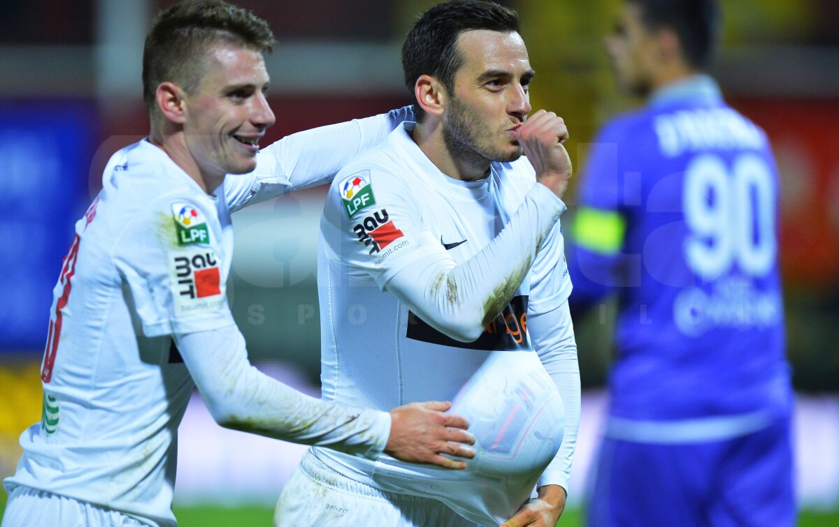 VIDEO+FOTO Prea buni şi în zece » Dinamo s-a distrat în Giuleşti, 3-0 cu Rapid, deşi a jucat aproape tot meciul în inferioritate