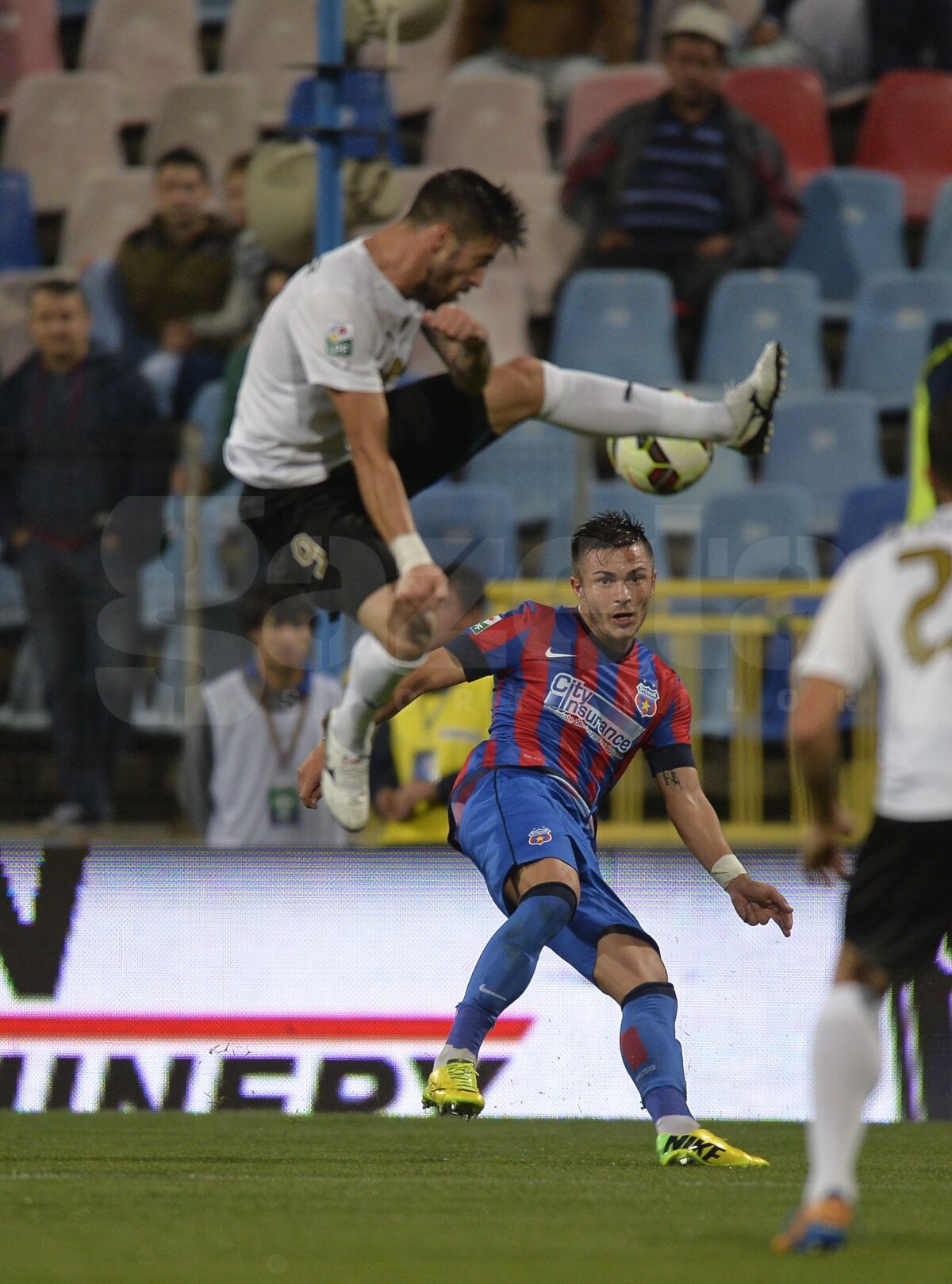 FOTO Egal cu ocazii! Steaua şi Astra au oferit prima remiză albă din istoria confruntărilor dintre cele două