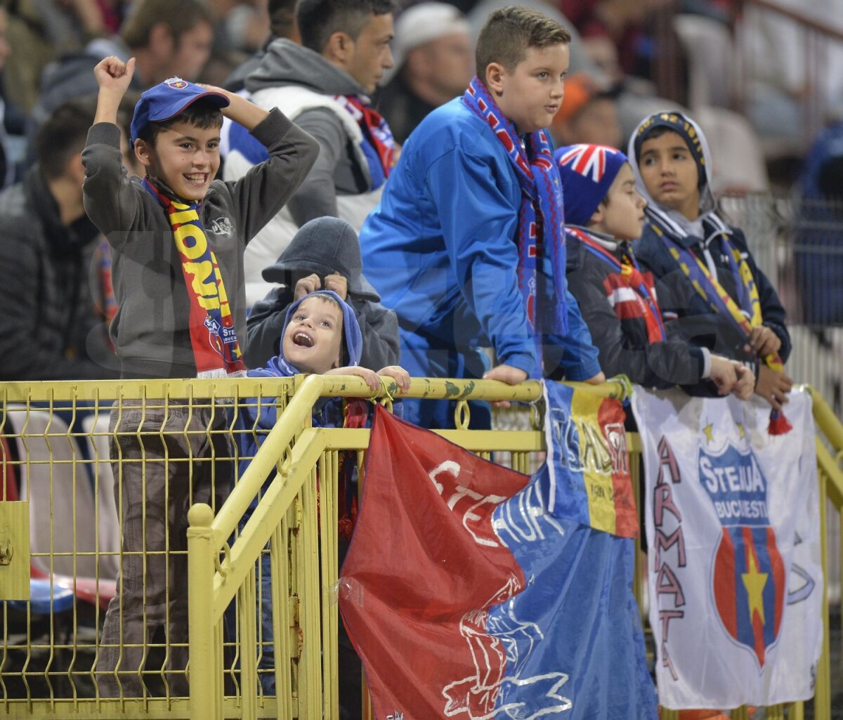 Galerie FOTO Rezultatele nasc rivali » 10.000 de fani ai Stelei au trăit partida cu Astra ca pe un "derby al performanţelor"