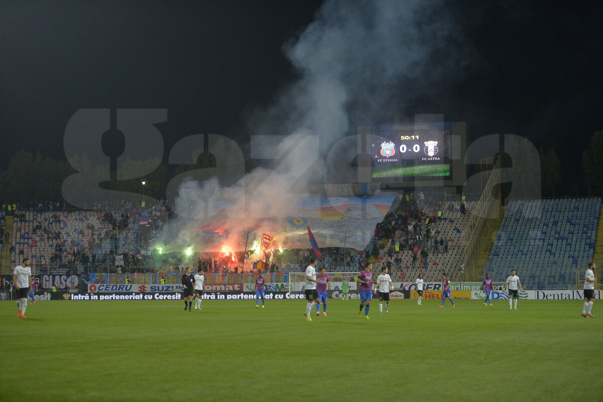 GALERIE FOTO "Petrecerea" din tribune i-ar putea costa pe stelişti! Roş-albaştrii ar putea juca meciul cu U Cluj fără spectatori