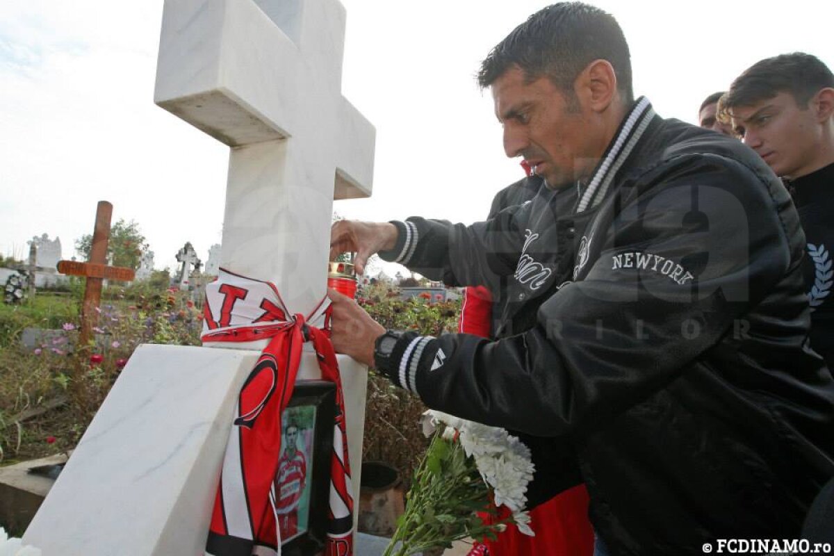 GALERIE FOTO Dinamoviştii s-au recules la mormîntul lui Cătălin Hîldan » Dănciulescu: ”În memoria «Unicului Căpitan», să umplem arena!”