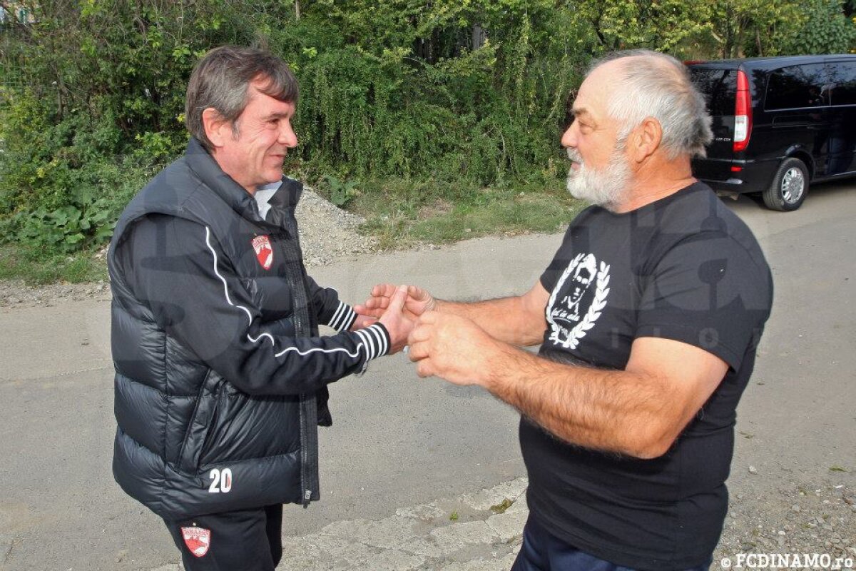GALERIE FOTO Dinamoviştii s-au recules la mormîntul lui Cătălin Hîldan » Dănciulescu: ”În memoria «Unicului Căpitan», să umplem arena!”