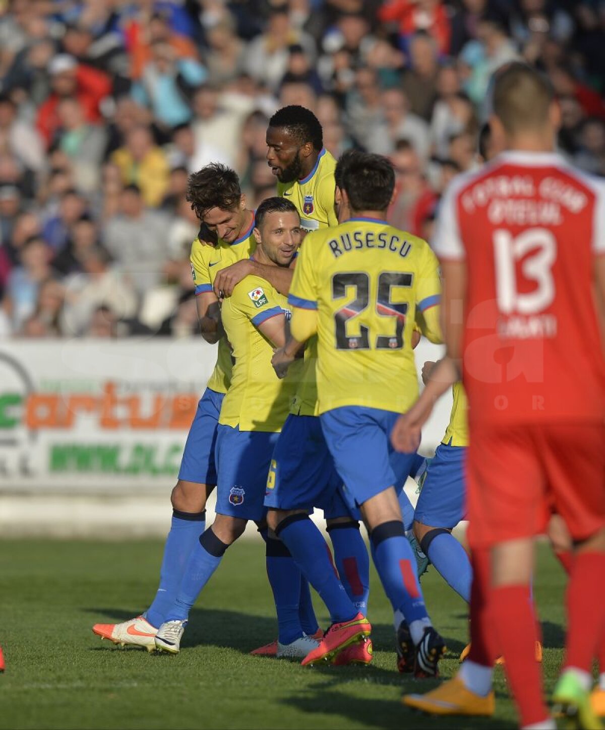 FOTO şi VIDEO Oţelul - Steaua 0-3 » Roş-albaştrii cîştigă fără emoţii şi rămîn pe primul loc