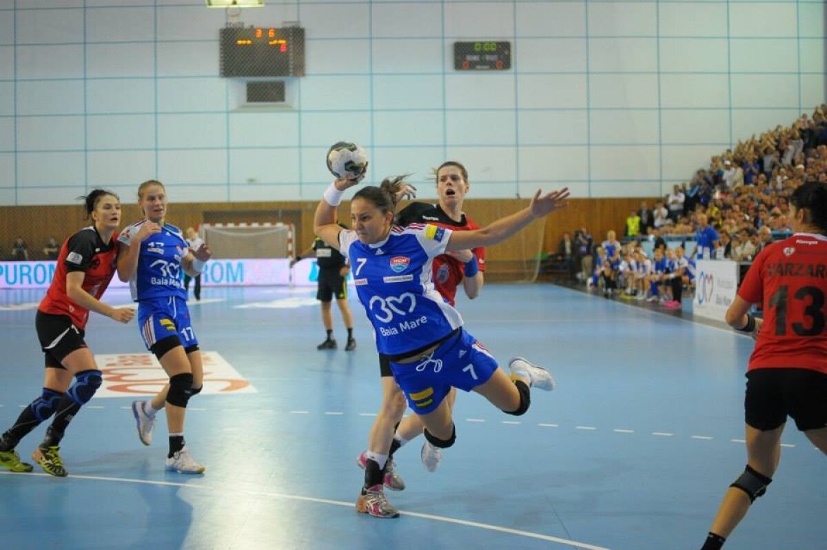 FOTO Baia Mare e mai tare! » HCM s-a impus în duelul cu CSM Bucureşti şi îşi securizează prima poziţie, scor 24-21