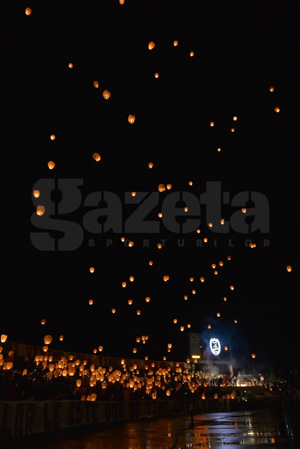 FOTO Au aprins cerul » Galeria lui Dinamo a pregătit un moment special in memoriam Cătălin Hîldan