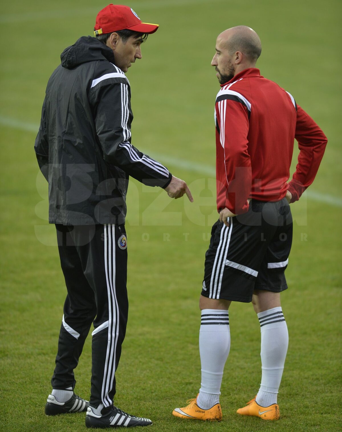 FOTO I-a luat uşor » Cum a decurs primul antrenament al naţionalei înainte de confruntarea cu Ungaria