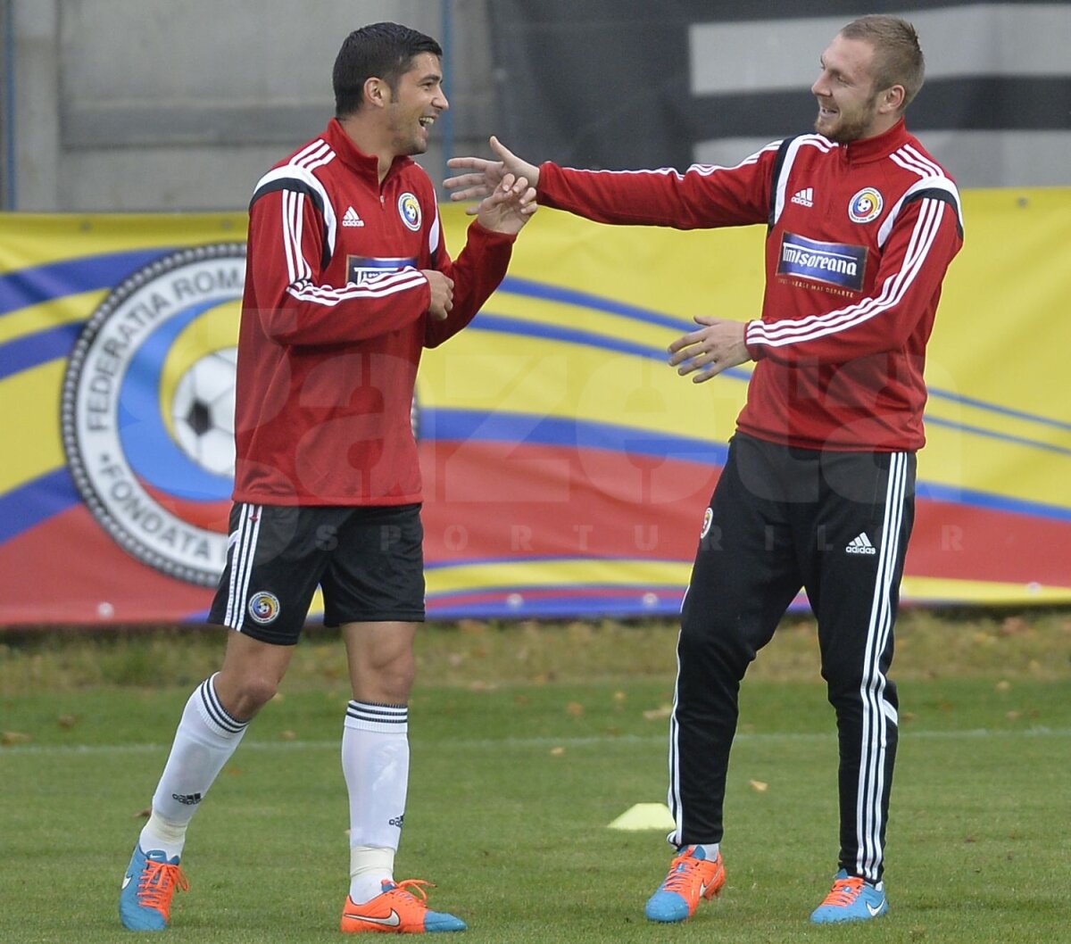FOTO I-a luat uşor » Cum a decurs primul antrenament al naţionalei înainte de confruntarea cu Ungaria
