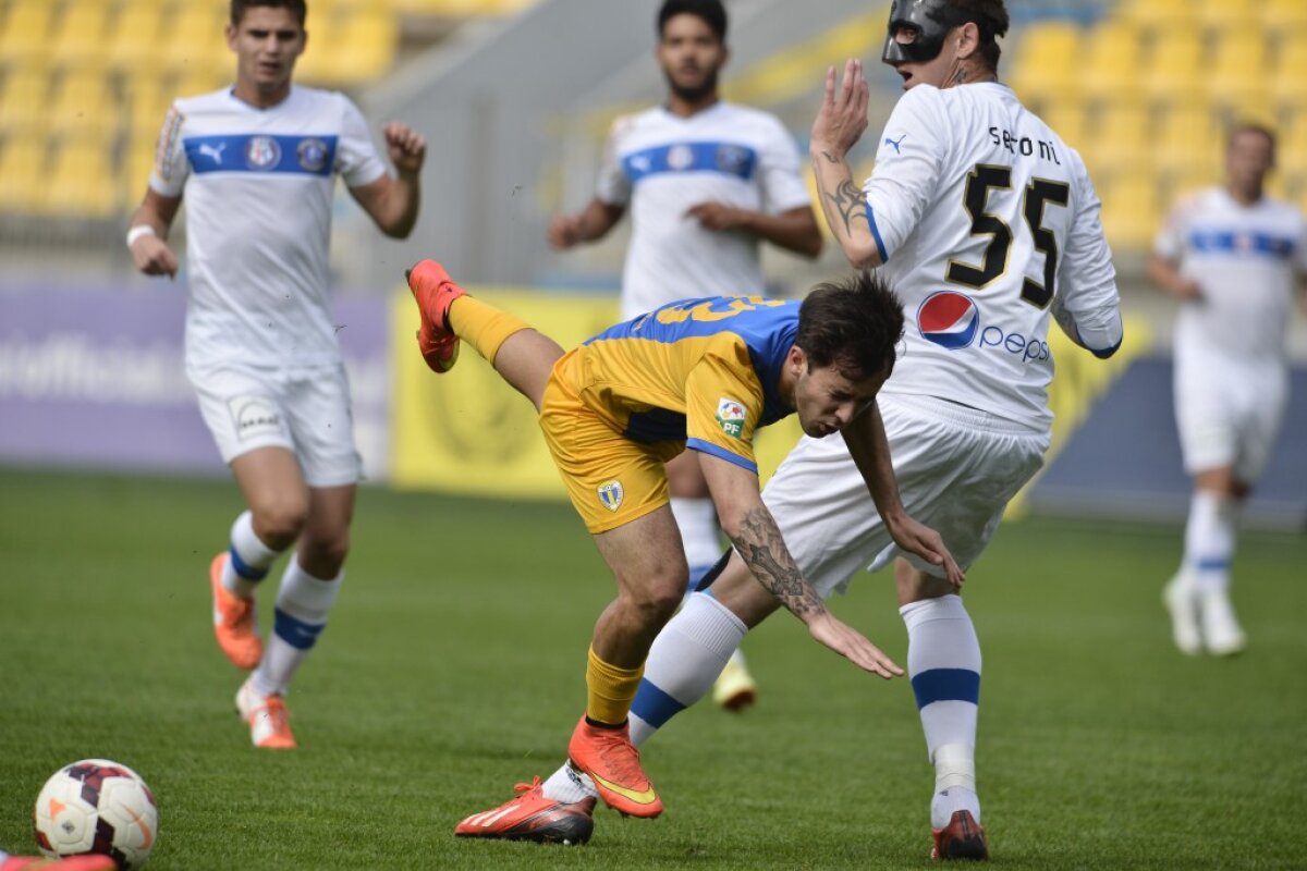 GALERIE FOTO Petrolul a învins Viitorul cu 3-0, într-o partidă amicală! Ianis Hagi a fost titular