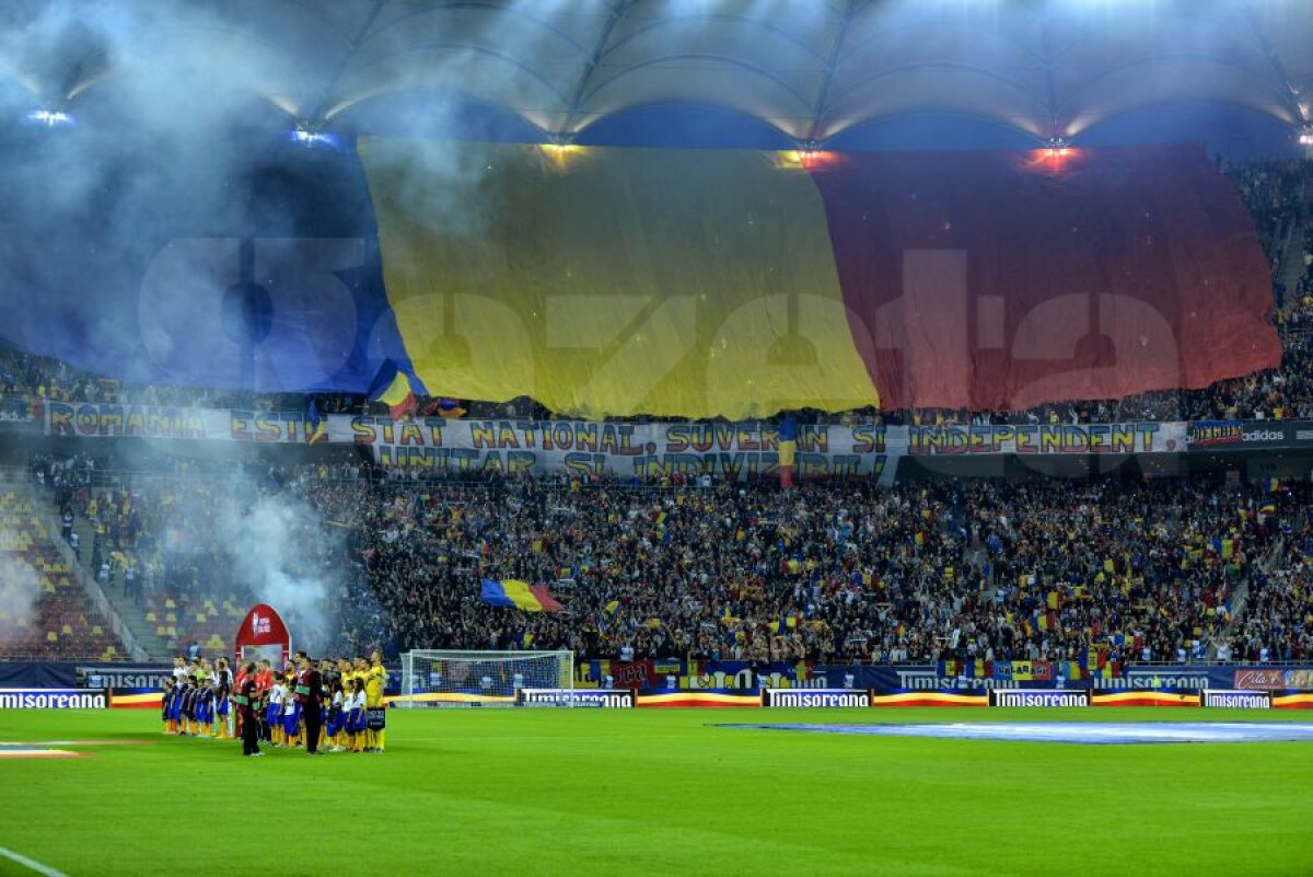 FOTO Bătaie chiar după imnuri! Aparent calmi, bombardaţi de români cu petarde, ungurii au reuşit să rupă cordonul jandarmilor