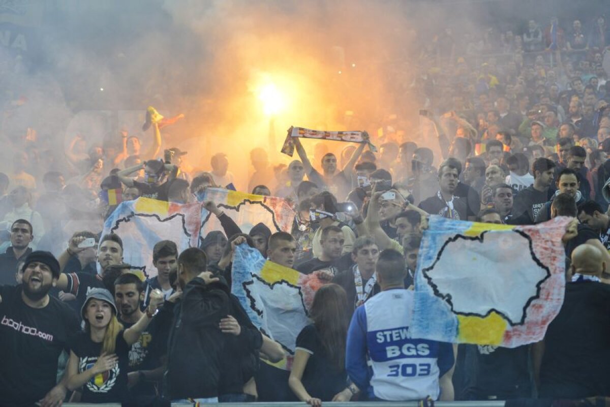 FOTO Bătaie chiar după imnuri! Aparent calmi, bombardaţi de români cu petarde, ungurii au reuşit să rupă cordonul jandarmilor