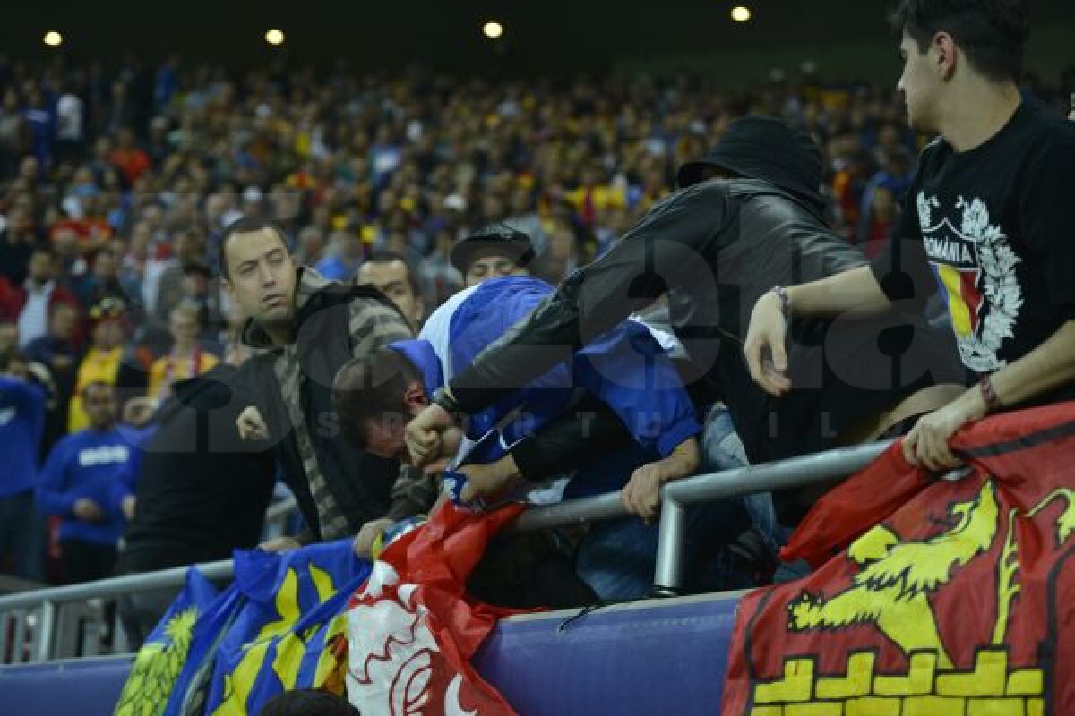 GALERIE FOTO Imagini şocante din timpul meciului România - Ungaria! Un steward a fost bătut şi apoi aruncat din tribună