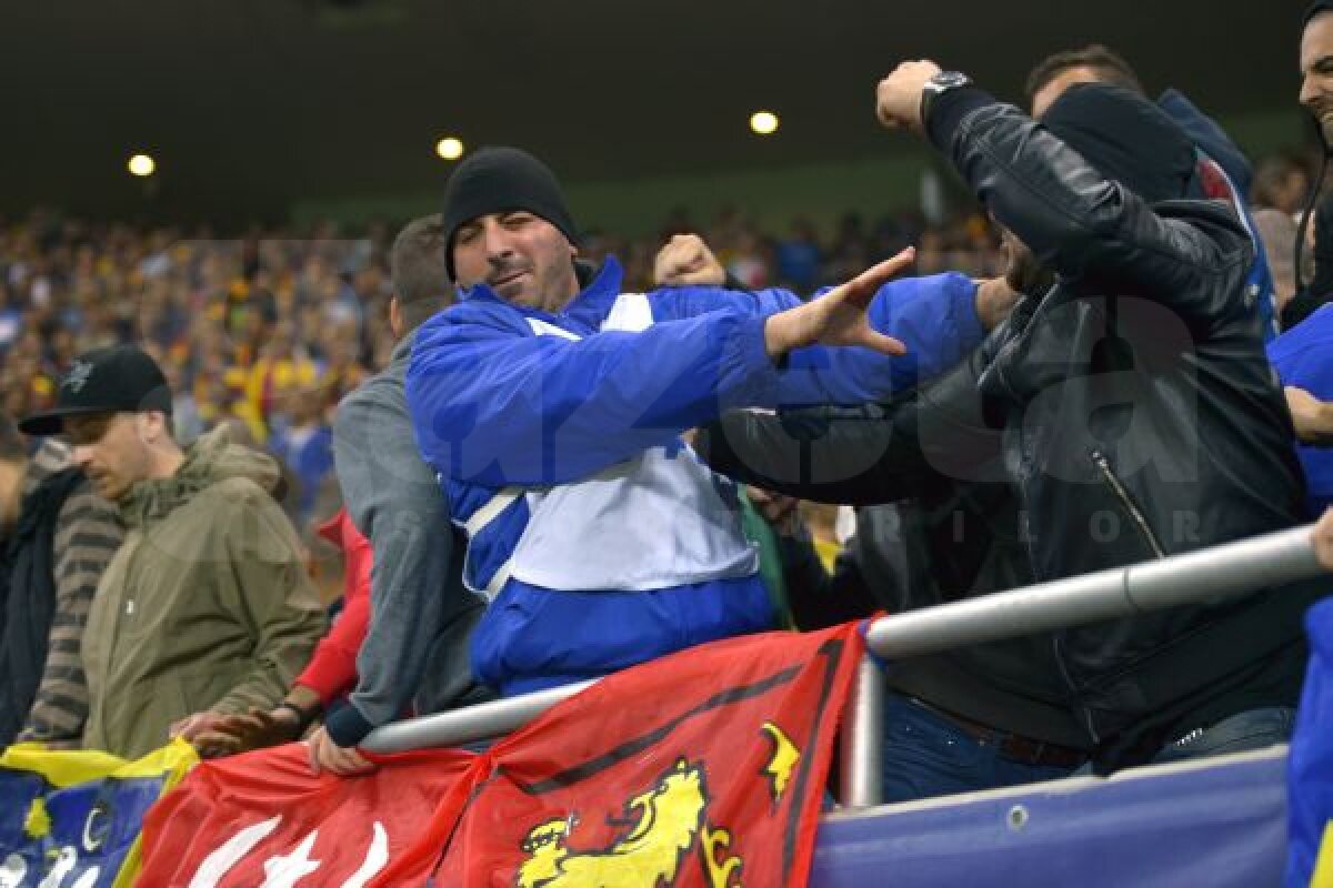 GALERIE FOTO Imagini şocante din timpul meciului România - Ungaria! Un steward a fost bătut şi apoi aruncat din tribună